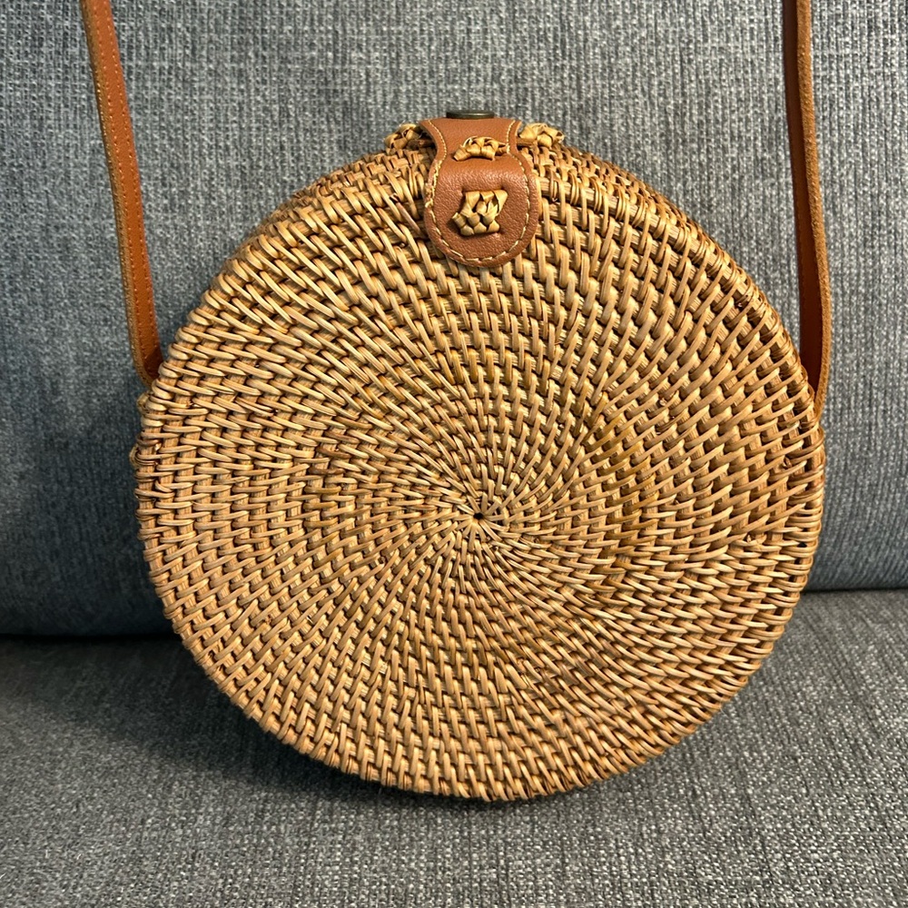 Rattan circle bag with floral interior